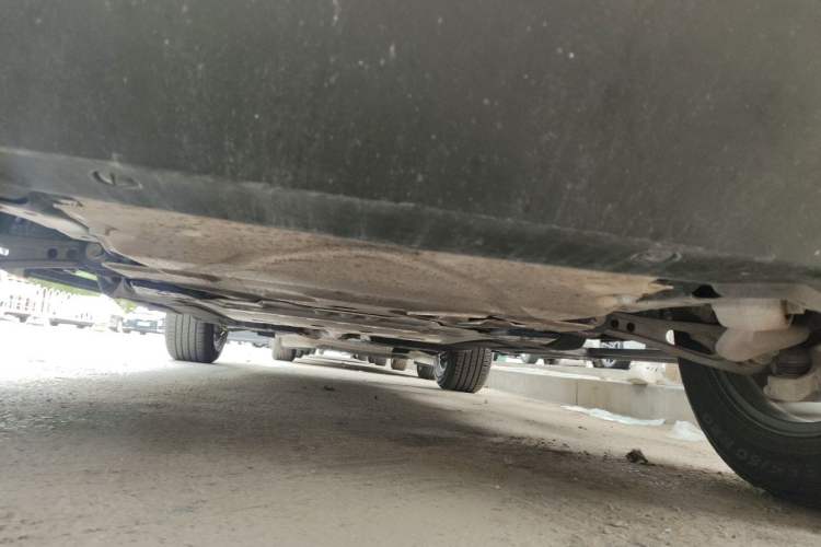 Used Land Rover Defender 2025 110 3.0T P400 – Dynamic HSE Chassis Front
