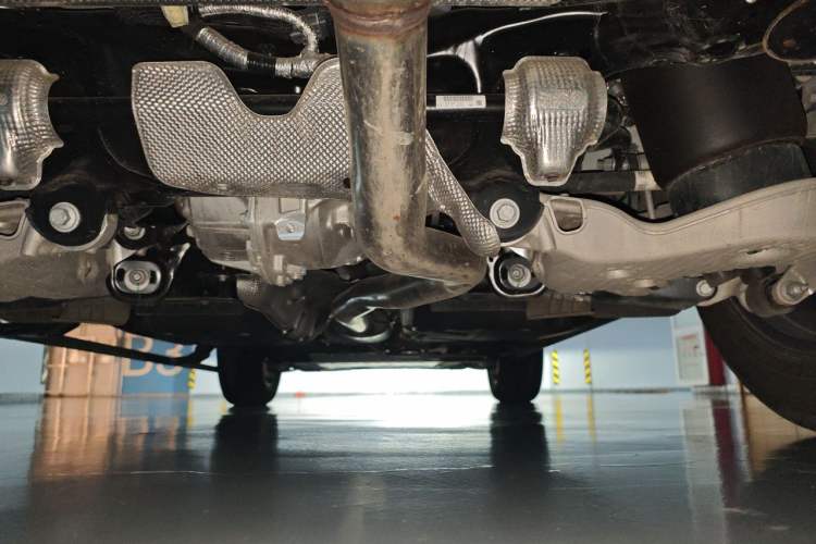 Used Land Rover Defender 2025 110 3.0T P400 – Dynamic HSE Chassis Rear