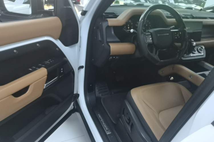 Used Land Rover Defender 2025 110 3.0T P400 – Dynamic HSE Driver Seat