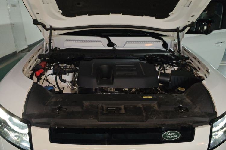Used Land Rover Defender 2025 110 3.0T P400 – Dynamic HSE Engine Bay