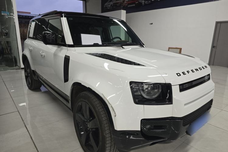 Used Land Rover Defender 2025 110 3.0T P400 – Dynamic HSE Front Right 45 Deg