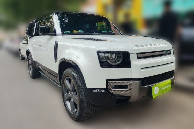 Used Land Rover Defender 2025 110 3.0T P400 – Dynamic HSE Front Right 45 Deg