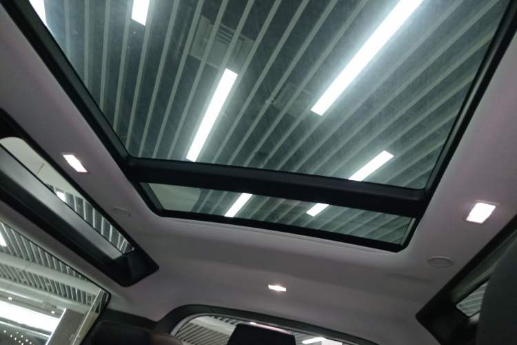 Used Land Rover Defender 2025 90 2.0T P300 S Headliner