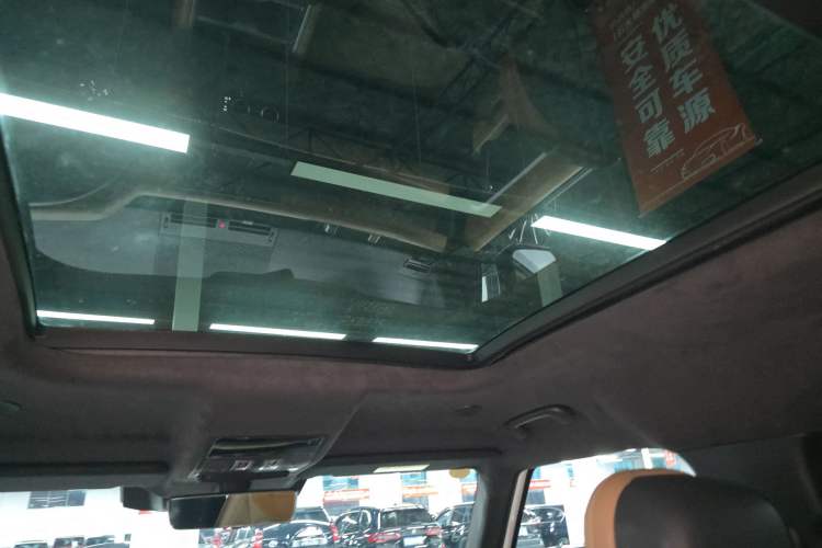 Used Land Rover Defender 2025 110 3.0T P400 – Dynamic HSE Headliner