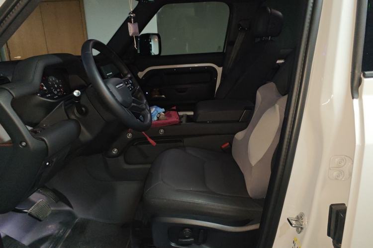 Used Land Rover Defender 2025 110 3.0T P400 – Dynamic HSE Left Front Seat