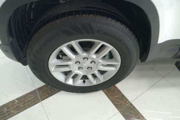 Used Land Rover Defender 2025 90 2.0T P300 S Left Front Wheel Hub