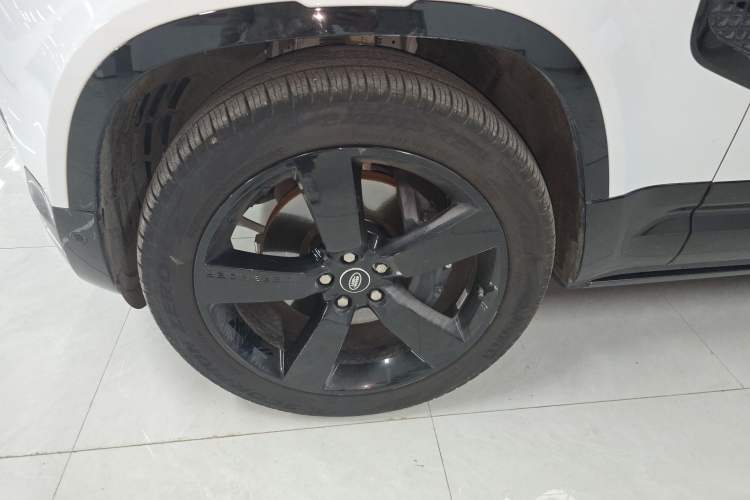 Used Land Rover Defender 2025 110 3.0T P400 – Dynamic HSE Left Front Wheel Hub