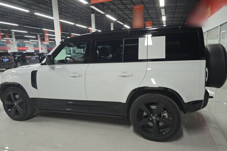 Used Land Rover Defender 2025 110 3.0T P400 – Dynamic HSE Left Side