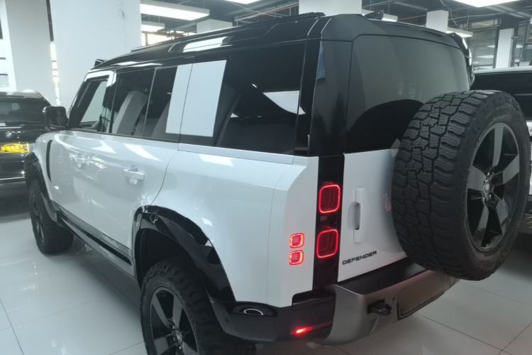 Used Land Rover Defender 2025 110 3.0T P400 – Dynamic HSE Rear Left 45 Deg