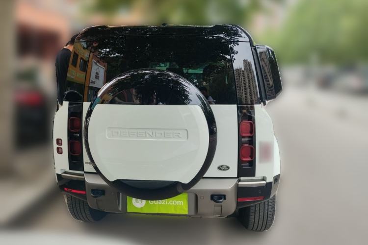 Used Land Rover Defender 2025 110 3.0T P400 – Dynamic HSE Rear