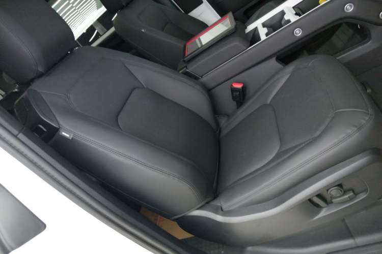 Used Land Rover Defender 2025 90 2.0T P300 S Right Front Seat