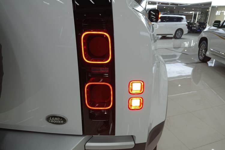 Used Land Rover Defender 2025 90 2.0T P300 S Right Rear Taillight