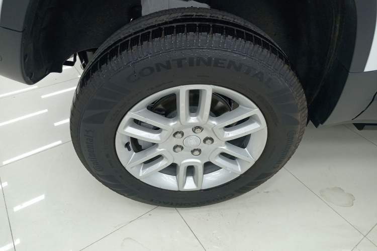 Used Land Rover Defender 2025 90 2.0T P300 S Right Rear Wheel Hub