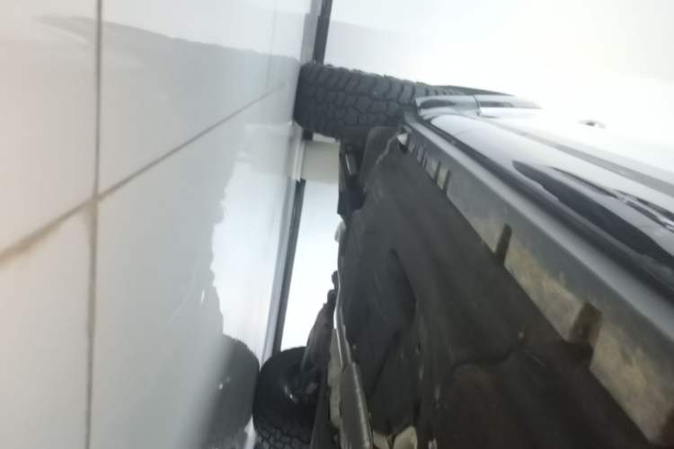 Used Land Rover Defender 2025 110 3.0T P400 – Dynamic HSE Right Side Sill