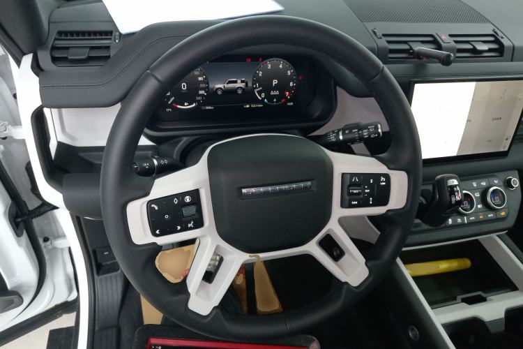 Used Land Rover Defender 2025 90 2.0T P300 S Steering Wheel