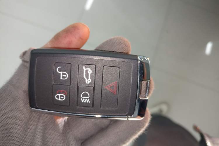 Used Land Rover Defender 2025 90 2.0T P300 S Vehicle Key