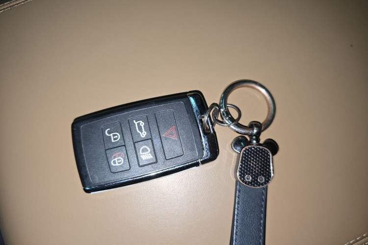 Used Land Rover Defender 2025 110 3.0T P400 – Dynamic HSE Vehicle Key