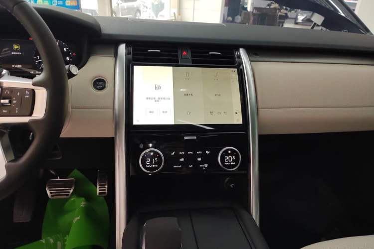 Used Land Rover Discovery 2023 Revised Version 360 PS R-Dynamic S Audio And AC Panel