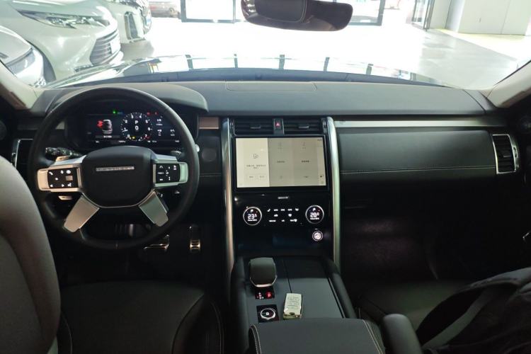 Used Land Rover Discovery 2024 360 PS Dynamic SE Center Console