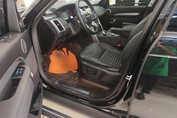 Used Land Rover Discovery 2024 360 PS Dynamic SE Driver Seat