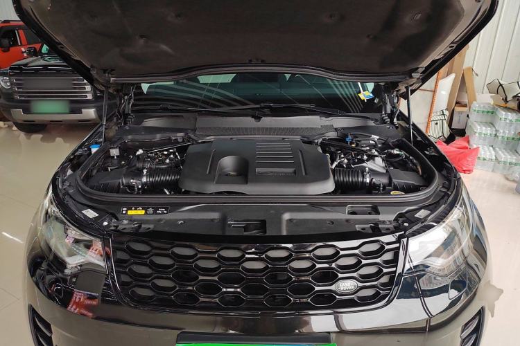 Used Land Rover Discovery 2023 Revised Version 360 PS R-Dynamic S Engine Bay