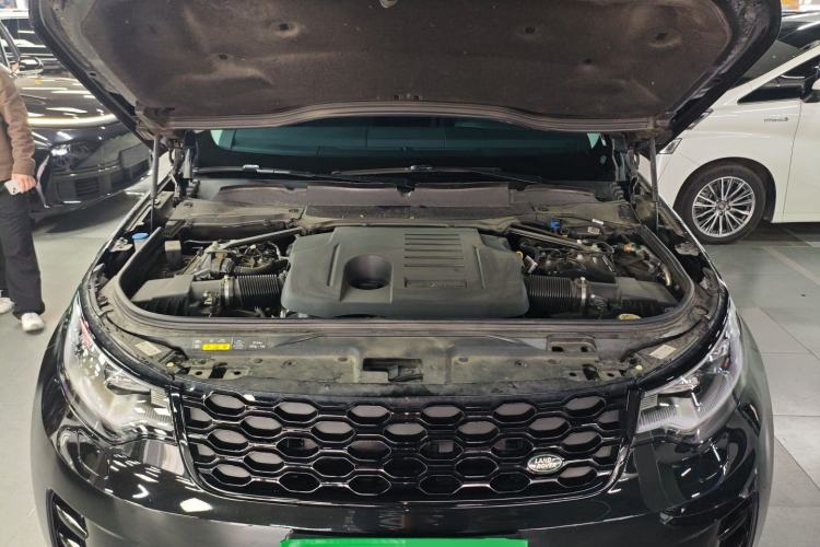 Used Land Rover Discovery 2024 360 PS Dynamic SE Engine Bay