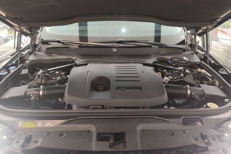 Used Land Rover Discovery 2024 360 PS Dynamic SE Engine Bay