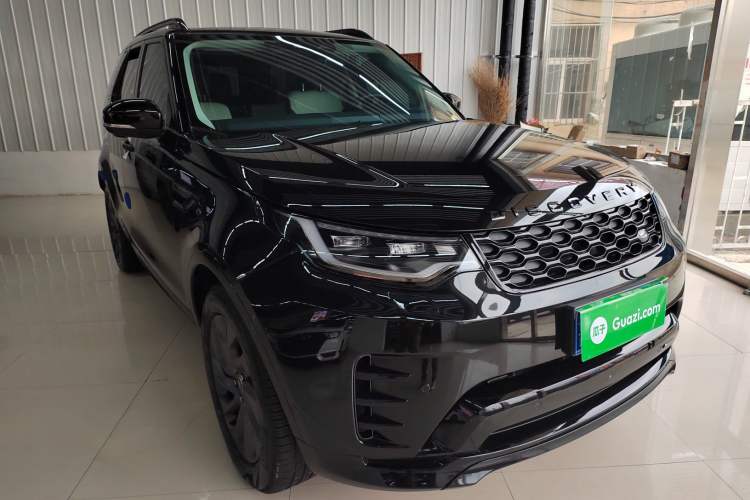 Used Land Rover Discovery 2023 Revised Version 360 PS R-Dynamic S Front Right 45 Deg