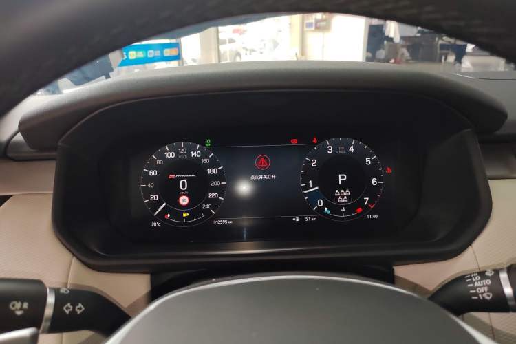 Used Land Rover Discovery 2023 Revised Version 360 PS R-Dynamic S Instrument Cluster