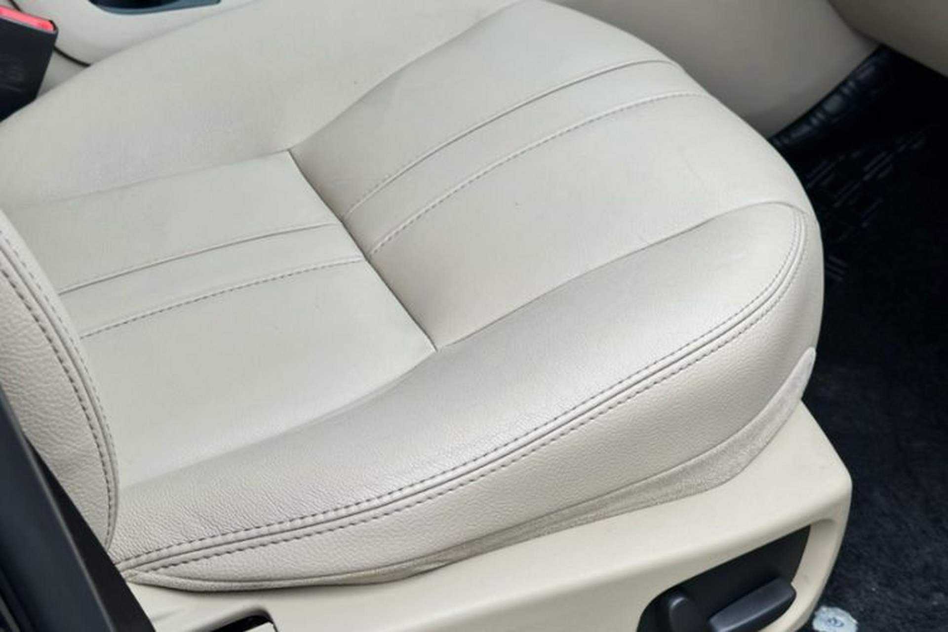 Used Land Rover Discovery  Interior 1