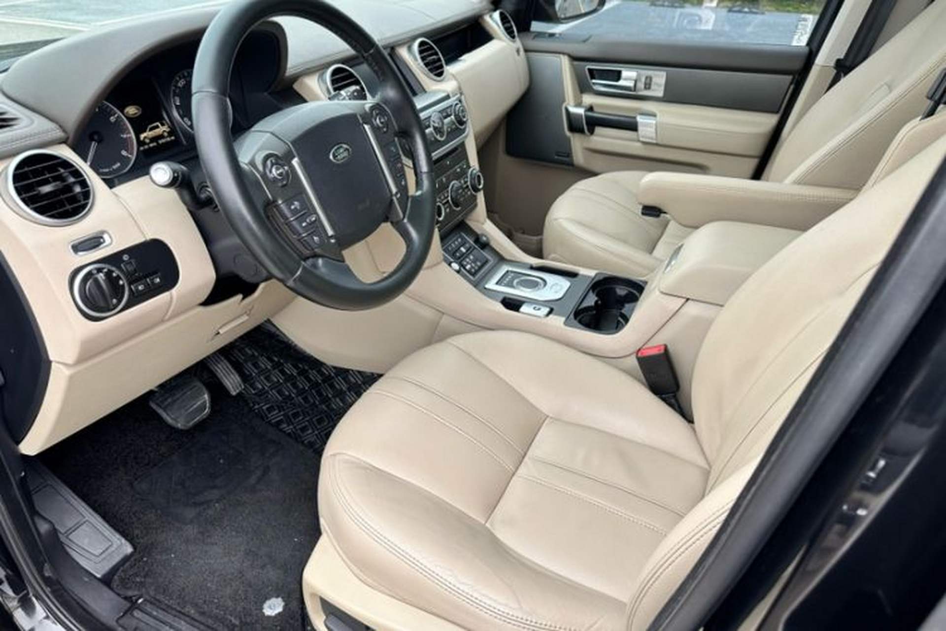 Used Land Rover Discovery  Interior 10