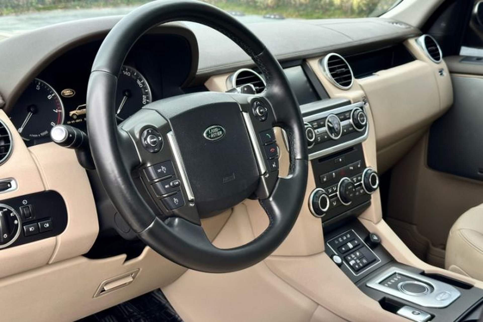 Used Land Rover Discovery  Interior 12