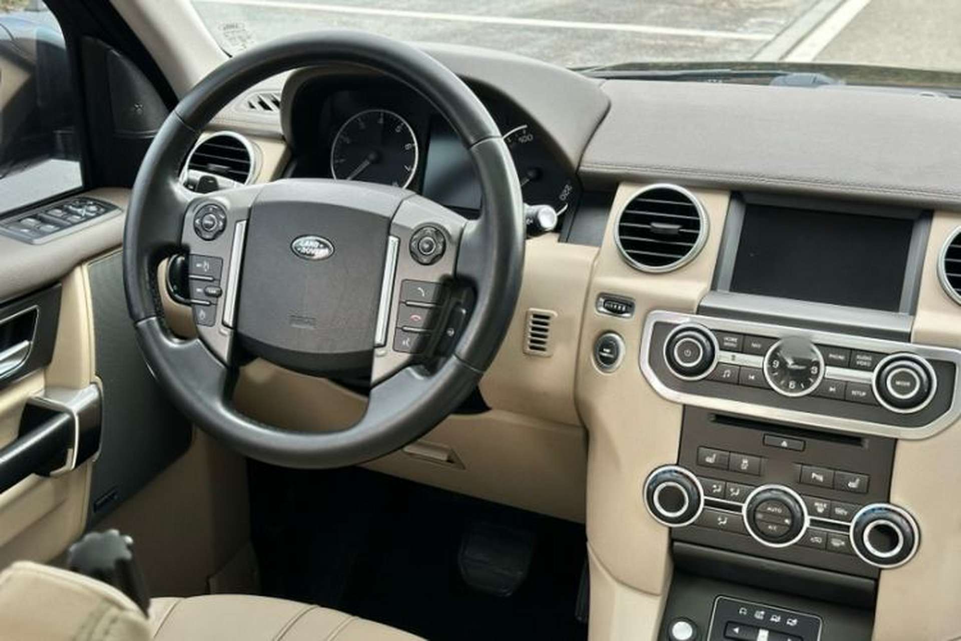 Used Land Rover Discovery  Interior 14