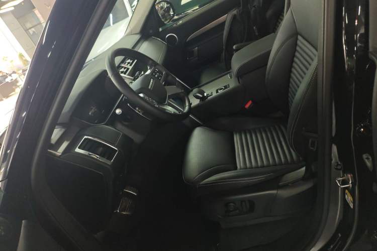 Used Land Rover Discovery 2024 360 PS Dynamic SE Left Front Seat