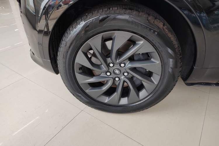 Used Land Rover Discovery 2023 Revised Version 360 PS R-Dynamic S Left Front Wheel Hub