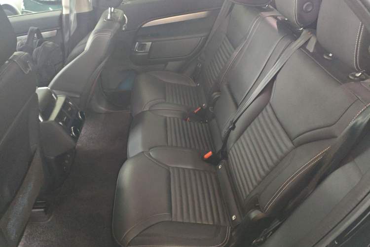 Used Land Rover Discovery 2024 360 PS Dynamic SE Left Rear Seat