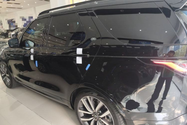 Used Land Rover Discovery 2024 360 PS Dynamic SE Left Side