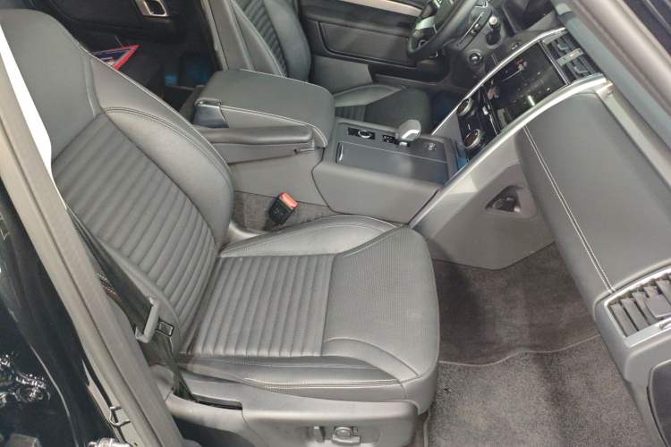Used Land Rover Discovery 2024 360 PS Dynamic SE Right Front Seat