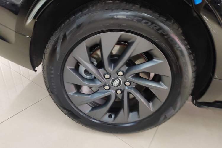 Used Land Rover Discovery 2023 Revised Version 360 PS R-Dynamic S Right Rear Wheel Hub