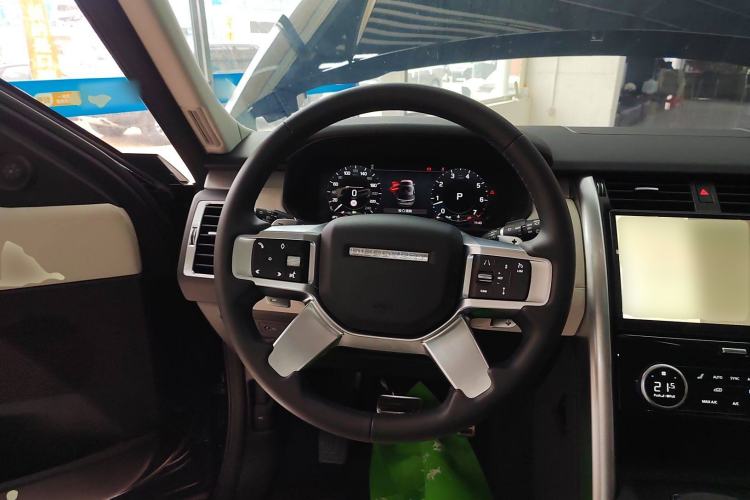 Used Land Rover Discovery 2023 Revised Version 360 PS R-Dynamic S Steering Wheel
