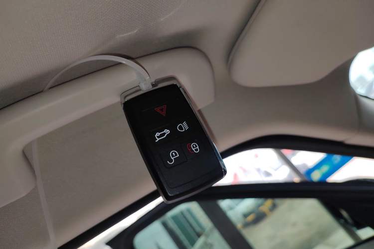 Used Land Rover Discovery 2023 Revised Version 360 PS R-Dynamic S Vehicle Key