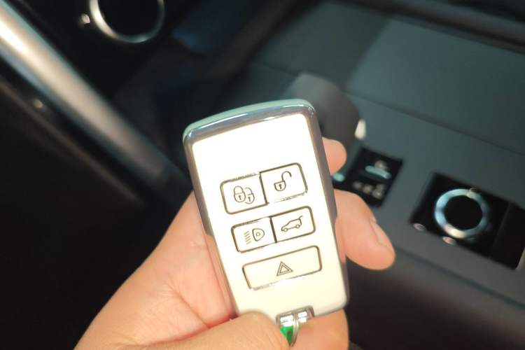 Used Land Rover Discovery 2024 360 PS Dynamic SE Vehicle Key