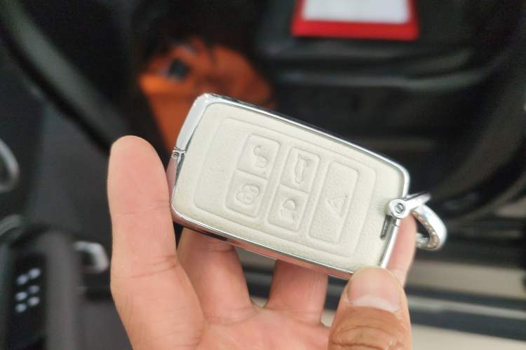 Used Land Rover Discovery 2024 360 PS Dynamic SE Vehicle Key