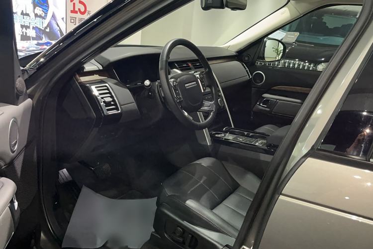 Used Land Rover Discovery 2018 3.0 SC V6 HSE Interior 2