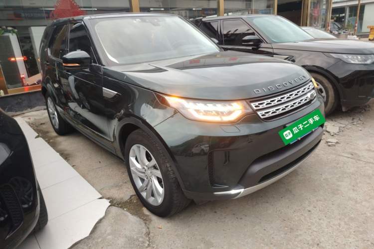 Used Land Rover Discovery 2017 3.0 SC V6 HSE Front Right 45 Deg
