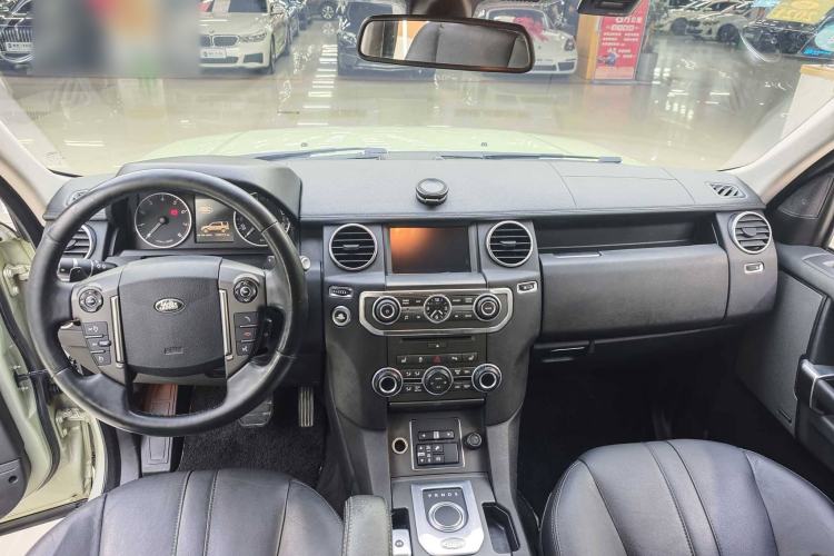 Used Land Rover Discovery 2014 3.0 SC V6 HSE Interior 1