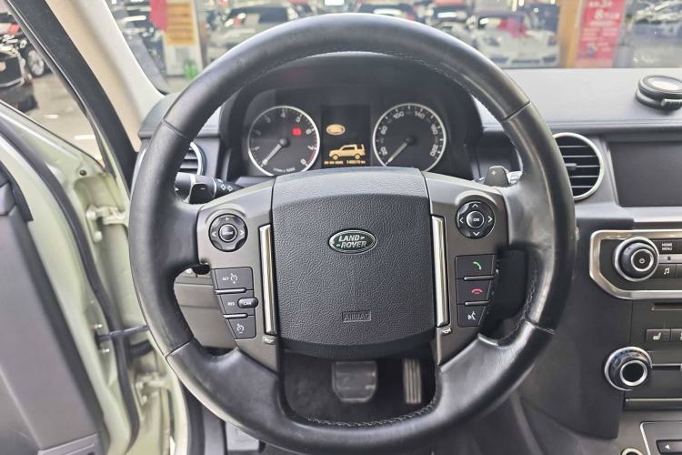 Used Land Rover Discovery 2014 3.0 SC V6 HSE Interior 2