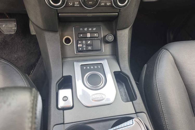 Used Land Rover Discovery 2014 3.0 SC V6 HSE Interior 3