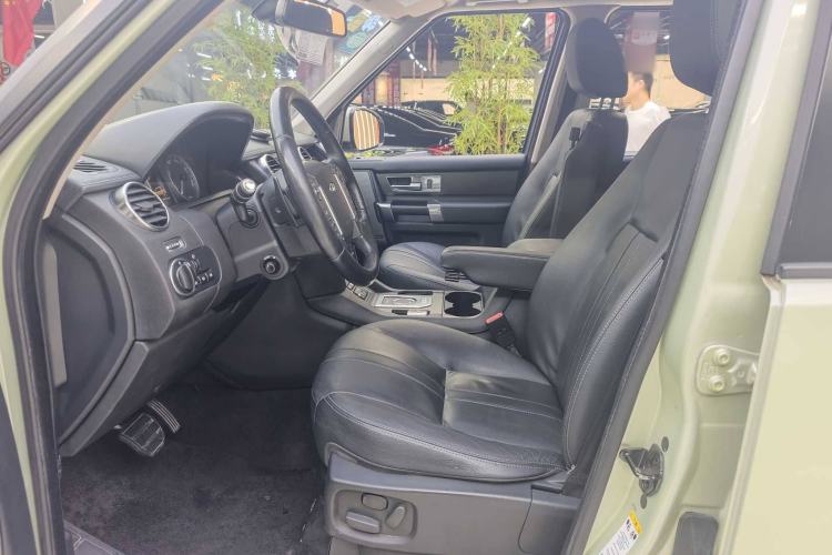 Used Land Rover Discovery 2014 3.0 SC V6 HSE Interior 4
