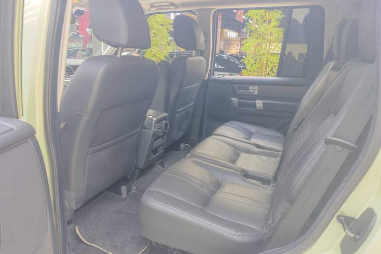Used Land Rover Discovery 2014 3.0 SC V6 HSE Interior 5